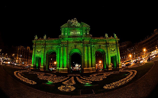 Murcia celebra San Patricio iluminando la Antigua Colegiata del santo en Lorca