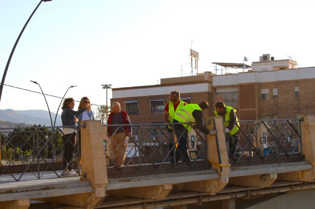 Refuerzan con perfiles metálicos las pilastras del Puente de la Torta de Lorca para incrementar su seguridad