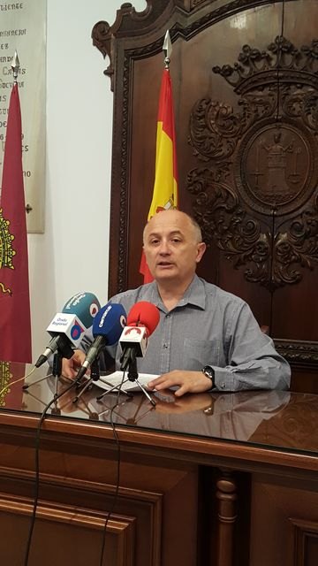 Antonio Meca ha pedido al nuevo Alcalde D. Fulgencio Gil que no se contrate ni se autorice el pago de ninguna factura a la empresa familiar de Dña. Eulalia Ibarra