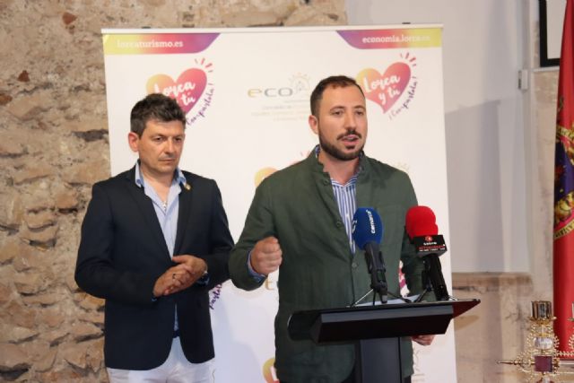 El Ayuntamiento de Lorca entrega a la Federación San Clemente la nueva Janukkía, que se expondrá en el Ciufront