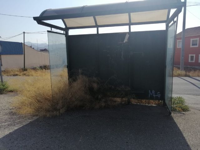 IU-Verdes pide que se coloquen marquesinas en las paradas de autobús y que se adecenten las existentes