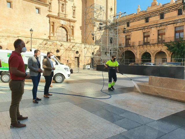 Limusa amplía su radio de fregado a calles estrechas tras la adquisición de dos hidrolimpiadoras de menor tamaño