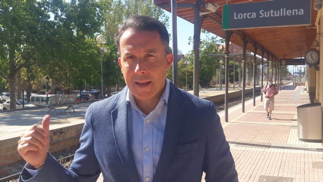 Fulgencio Gil reclama el apoyo del pleno del Ayuntamiento para impedir que el gobierno central corte la línea de tren el próximo 1 de octubre