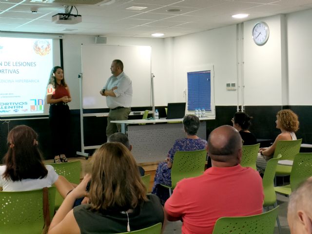 Una conferencia sobre medicina hiperbárica y nutrición para prevenir y recuperar lesiones abre el bloque teórico de los JDG
