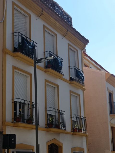 IU lamenta y denuncia el desinterés municipal por los efectos de las fiestas en las calles y en las viviendas del casco histórico de Lorca