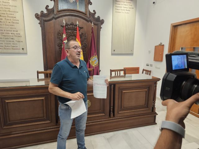 Fulgencio Gil 'despilfarra' casi 2 millones de euros en vehículos mientras niegan ayudas a colectivos y comisiones de fiestas