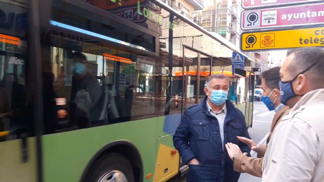 La caducidad de las concesiones de autobús permite desde hace un año al ayuntamiento ampliar el transporte urbano estableciendo nuevas líneas en pedanías