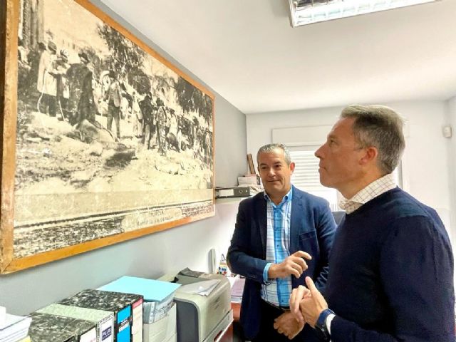 El alcalde aborda con COAG la concesión de licencias de aperturas de explotaciones ganaderas y los sistemas de seguridad y vigilancia en zonas rurales