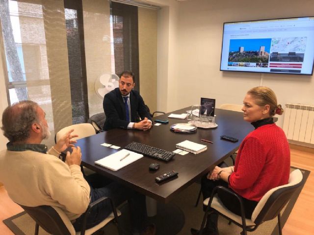 El concejal de Turismo mantiene una reunión de trabajo en Madrid con la Asociación de Castillos y Palacios Turísticos de España