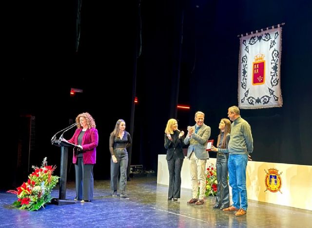 Más de un centenar de estudiantes lorquinos reciben una distinción por su excelencia en el estudio