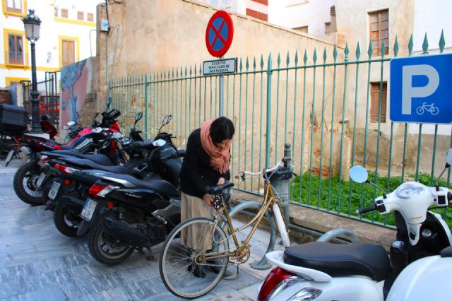 Más 'aparcabicis' y estaciones de mantenimiento para fomentar el uso de la bicicleta en Lorca, ciudad de los 15 minutos