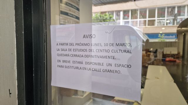 Más de 100 estudiantes lorquinos abandonados por Fulgencio Gil tras el cierre de la sala de estudios del Centro Cultural sin ninguna alternativa