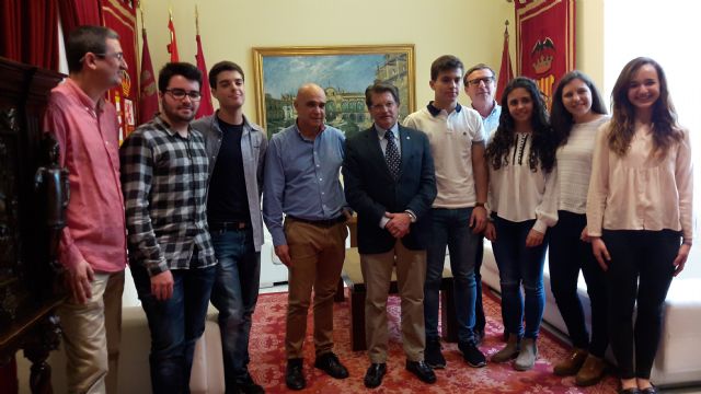 El Alcalde de Lorca felicita a los 6 estudiantes de centros lorquinos reconocidos con los Premios Extraordinarios de ESO, Bachillerato y Enseñanzas Artísticas y Profesionales