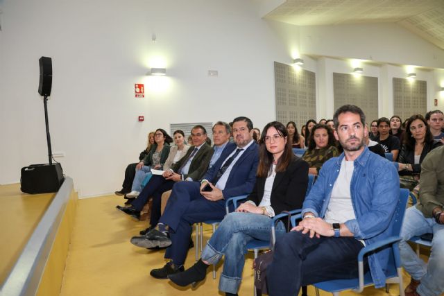 El alcalde destaca la importancia de certámenes como el de investigación Esther Sánchez Pérez para potenciar las capacidades de los estudiantes de Bachillerato