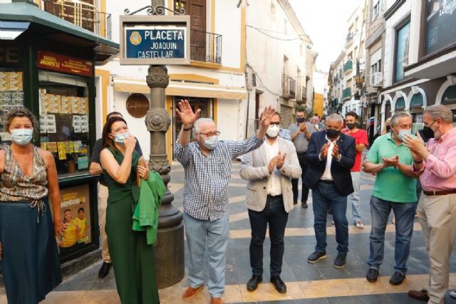 La Hermandad de Labradores Paso Azul felicita a Don Joaquín Castellar por la denominación de una placeta con su nombre, un merecido reconocimiento a su prolífera trayectoria artística