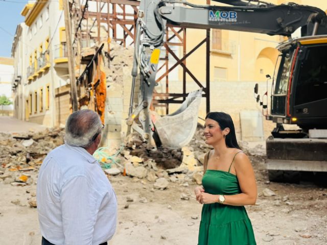 El Ayuntamiento de Lorca inicia el derribo de la fachada de calle Leonés, el primer paso para eliminar los últimos vestigios de los terremotos y seguir recuperando el casco histórico