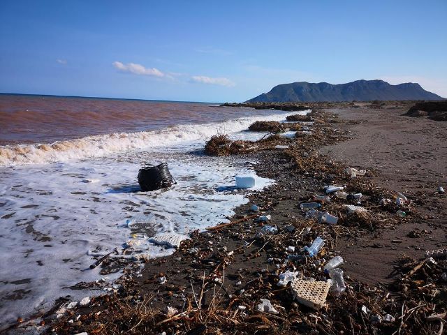 IU-Lorca denuncia un nuevo episodio de contaminación del litoral tras las últimas lluvias