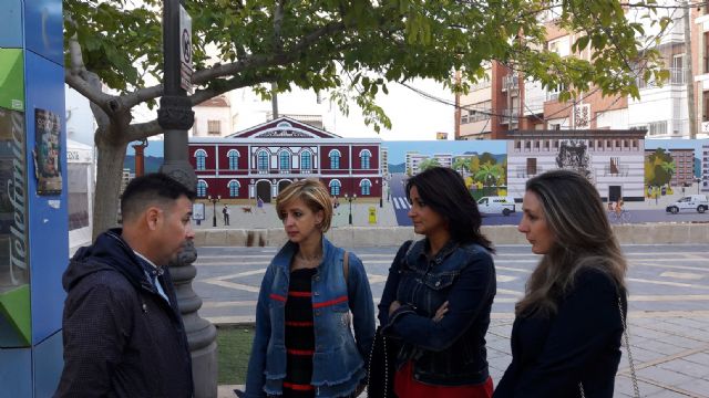 El solar de la antigua comisaría se llena de suciedad