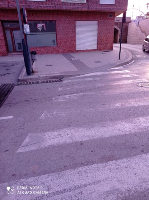 La señalización horizontal de muchas vías públicas de la ciudad Lorca está muy deteriorada