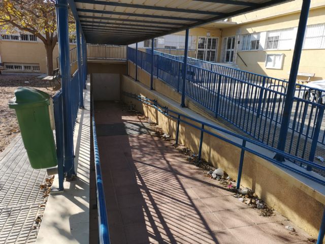 El PSOE lleva al Pleno de Lorca el lamentable estado del local social de Cazalla