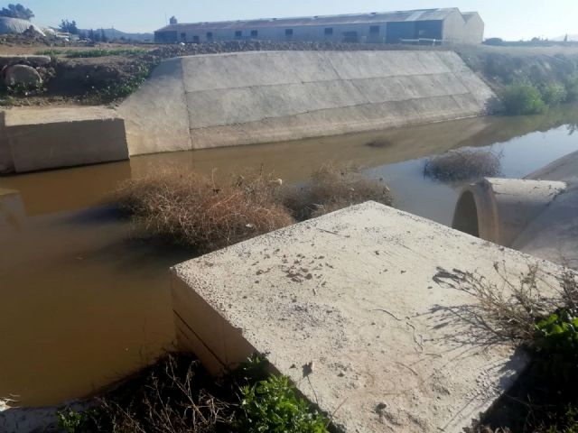 IU-Verdes alerta del taponamiento de un tramo de la rambla de Biznaga tras unas obras municipales