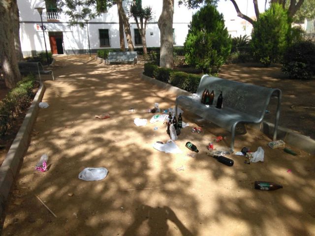 El PSOE denuncia la situación de 'espectáculo indecente y vergonzante' que ofrece el entorno del Campus Universitario