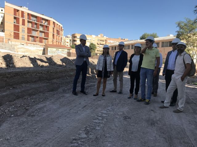 Las obras de las zonas deportivas de los institutos Ros Giner e Ibáñez Martín de Lorca avanzan según lo previsto