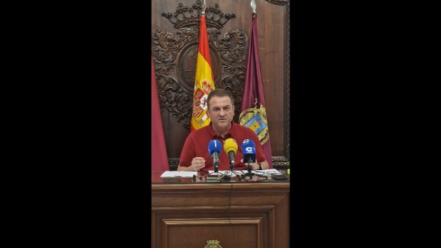 'La incompetencia de Fulgencio Gil condena a los vecinos de Almendricos y La Campana a circular por una carretera llena de peligros'