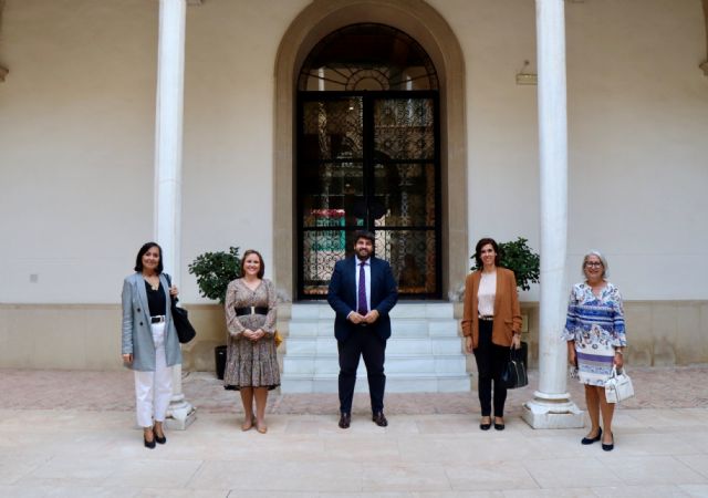 La Comunidad inicia los trámites para conceder la Medalla de Oro de la Región de Murcia a Coros y Danzas de Lorca