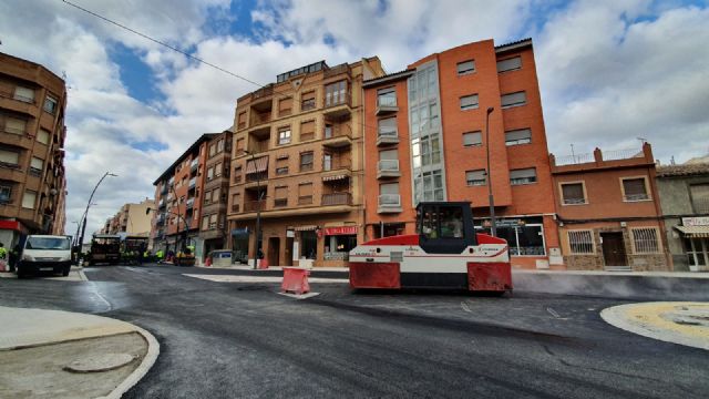 Corte de tráfico de lunes a miércoles en la Calle Jerónimo Santa Fe con motivo de los trabajos de asfaltado y pintura de marcas viales tras los trabajos de renovación urbana