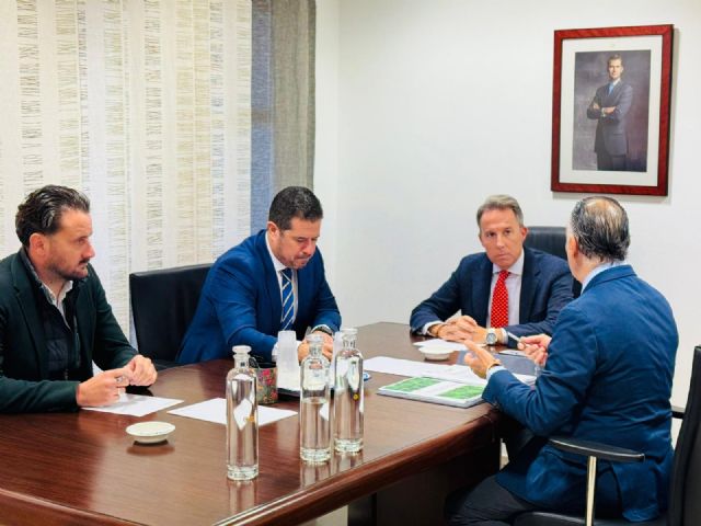 Fulgencio Gil muestra su rechazo a la política fiscal del Gobierno de España hacia los trabajadores autónomos 'con una carga impositiva que les asfixia y lastra la iniciativa emprendedora'