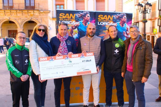 El club #retoyosípuedo recibe los 7.086 euros recaudados en la San Silvestre 'Ciudad de Lorca' para 'Mi Princesa Rett'