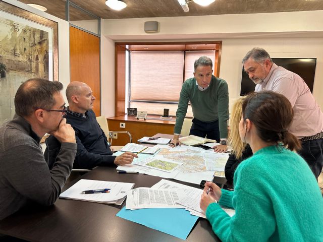 El alcalde preside una reunión de análisis y seguimiento técnico de los proyectos de plantas de biogás en el municipio