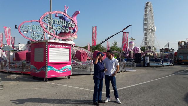 El dispositivo logístico para la Feria y Fiestas engloba 100.000 bombillas led, 55 proyectores, 4 transformadores eléctricos, 8 escenarios, 12.000 sillas, 11 casetas y 22 carpas