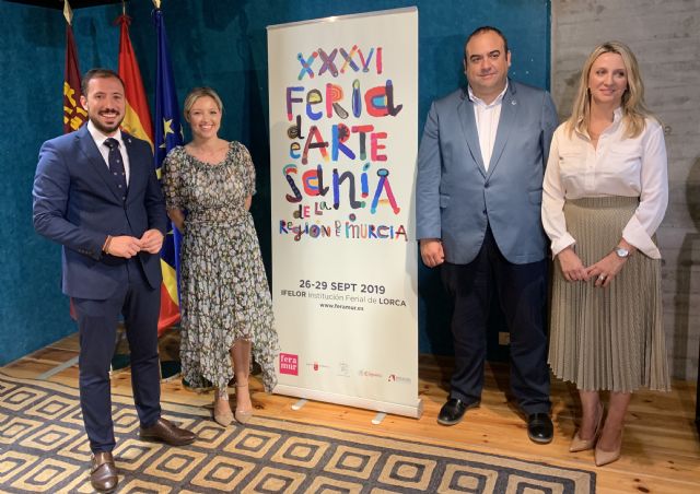 Artesanos del barro, madera, textil, metal, cuero, vidrio, forja, cosmética y alimentación se dan cita en la Feria Regional en Lorca