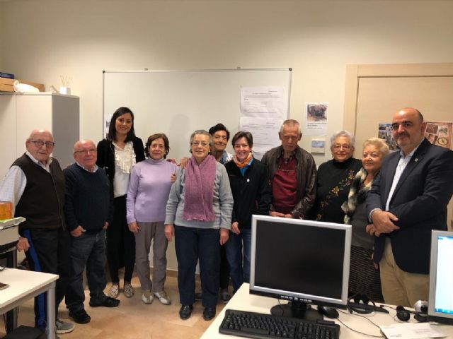 Más de 70 personas participan en los cursos de Nuevas Tecnologías que se imparten en el Centro Cívico ´Francisco Méndez´ del Barrio de San Cristóbal
