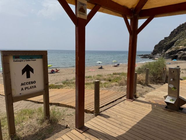 Las playas de Calnegre de Lorca comienzan a ponerse a punto para recibir a miles de bañistas durante la temporada estival