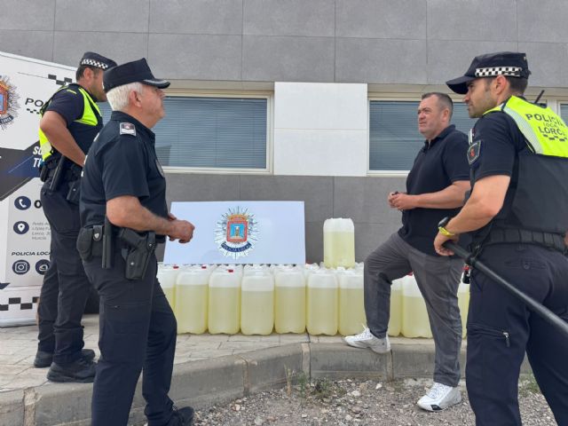 La Policía Local incauta 1.500 litros de combustible presuntamente destinados al petaqueo tras interceptar un vehículo y detener al conductor