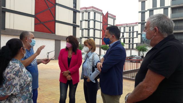 Fulgencio Gil propone al gobierno regional que las familias de San Fernando con derecho moral reconocido accedan a las viviendas de titularidad autonómica que la CARM posee en este barrio