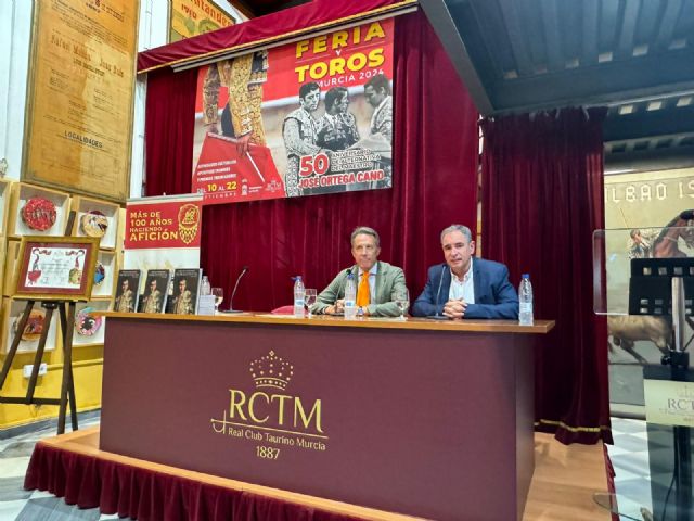 El Ayuntamiento de Lorca, medalla de Oro del Real Club Taurino de Murcia por la rehabilitación del Coso de Sutullena