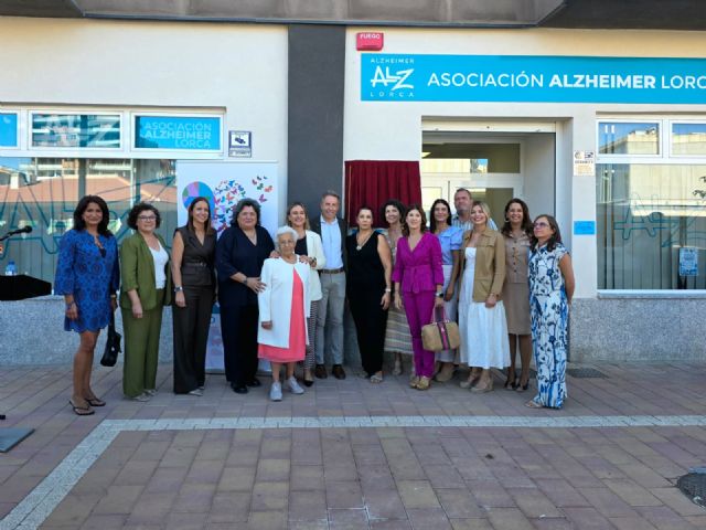 Lorca inaugura la nueva sede de la Asociación Alzheimer, que abre sus puertas al 100 % de ocupación tras duplicar su capacidad