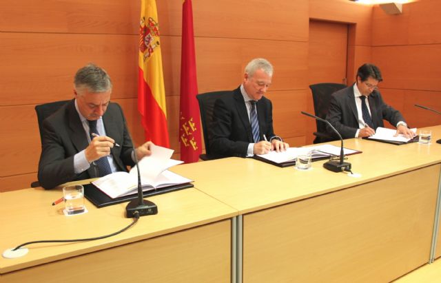 IU: 'La CARM se está quedando con la parte del Estado de las subvenciones que están devolviendo los afectados del terremoto'