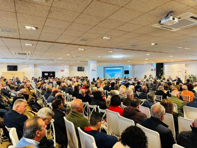 El alcalde alerta de que la falta de agua y las plagas ponen en jaque al campo lorquino