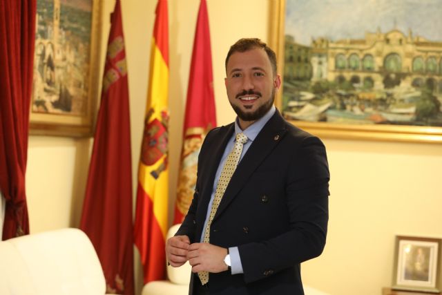 Ciudadanos Lorca propone instalar puntos de carga de móviles y de patinetes eléctricos en la vía pública