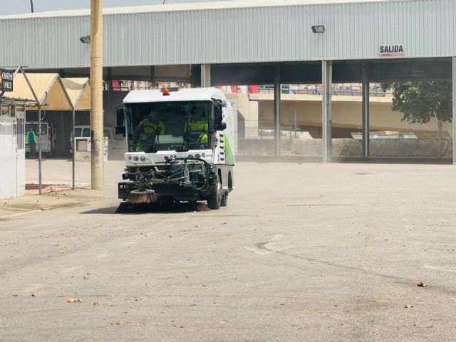 Limusa lleva a cabo esta última semana trabajos de limpieza y acondicionamiento en espacios públicos con motivo de las actividades y celebraciones del verano