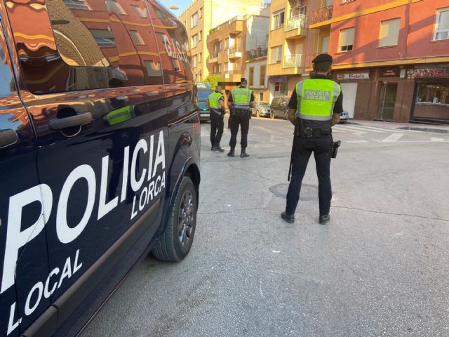 La Policía Local detiene a nueve personas por conducir con una suspensión en vigor, bajo los efectos del alcohol, por falsedad documental, robo con violencia e infracción a la Ley de Extranjería