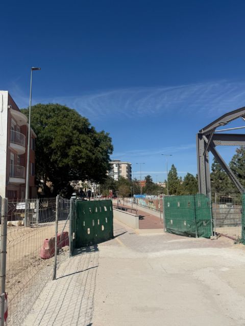 El Ayuntamiento de Lorca acusa al PSOE de “llegar tarde” y asegura que ya había instalado el alumbrado reclamado en los pasos peatonales
