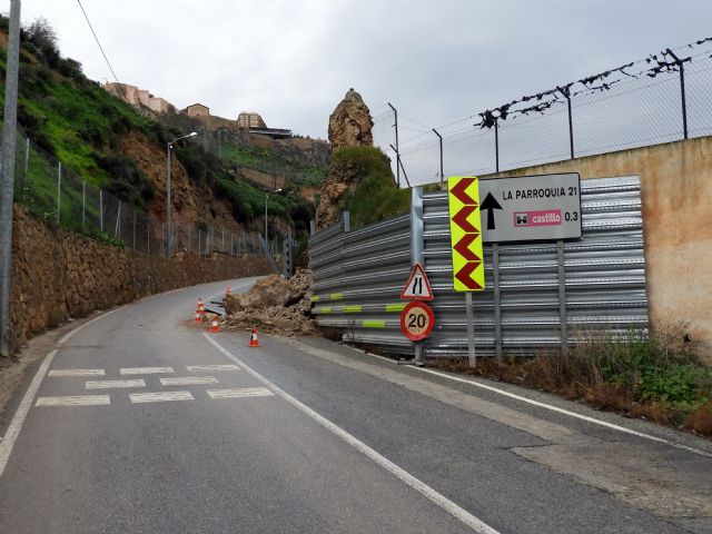 Mientras se vende en FITUR el pasado glorioso de Lorca, la lluvia y la dejadez pública tiran al suelo un tramo de la muralla medieval de la ciudad en las proximidades de La Merced