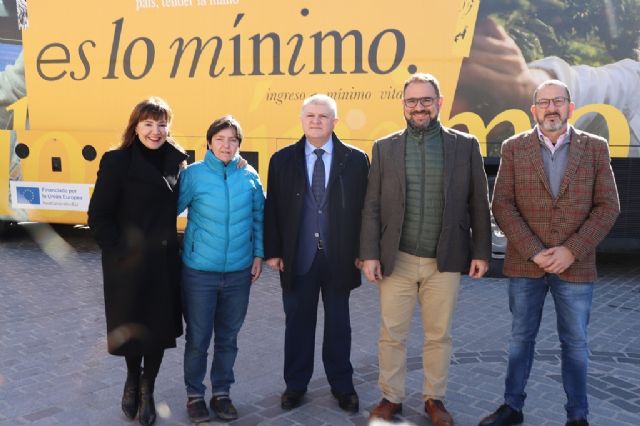 El autobús del Ingreso Mínimo Vital llega a Lorca para contribuir en el proceso de tramitación de las solicitudes y agilizar la concesión de las ayudas a la ciudadanía