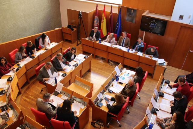 El Pleno del Ayuntamiento aprueba los cambios en los tributos municipales que beneficiarán a colectivos sociales, hosteleros y fundaciones culturales